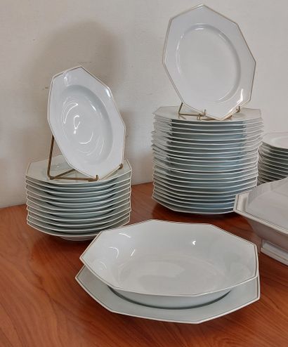 LIMOGES

Service de table, 54 pièces, en...