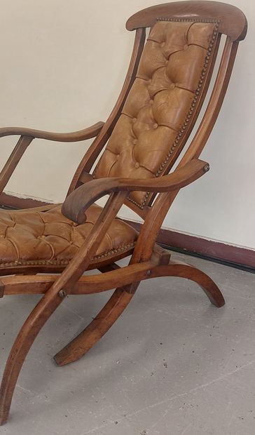 FAUTEUIL DE REPOS pliant en noyer et cuir...