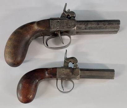 PISTOLET DE VOYAGE à coffre et à percussion,...