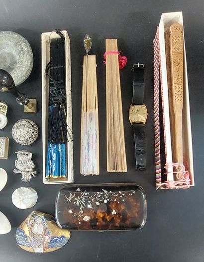 Lot of display items including: 

- assorted...
