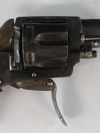 REVOLVER type Bulldog, détente pliante

(en...