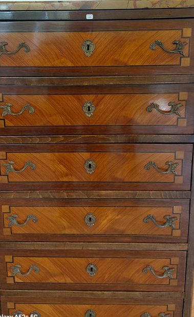 Veneered wood weekly planner, marble top

Transitional...