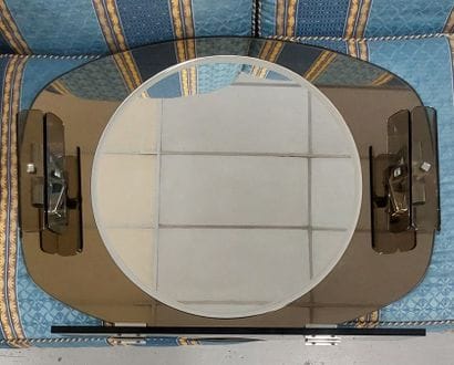 ISA - Italie

Miroir avec appliques et tablette...