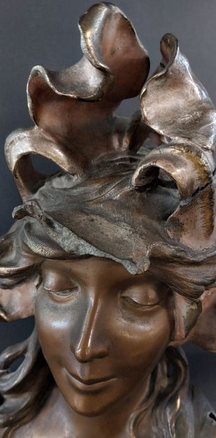 BROSSY

Iris

Signed bust made of regule

H:...