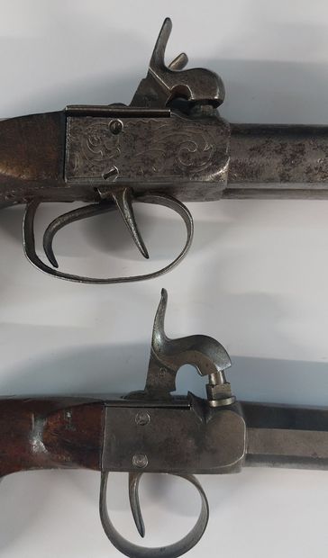 PISTOLET DE VOYAGE à coffre et à percussion,...