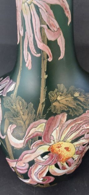 MONTJOYE

Important vase en verre à décor...