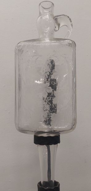 WINE DECANTER engraved with leaves and grape...