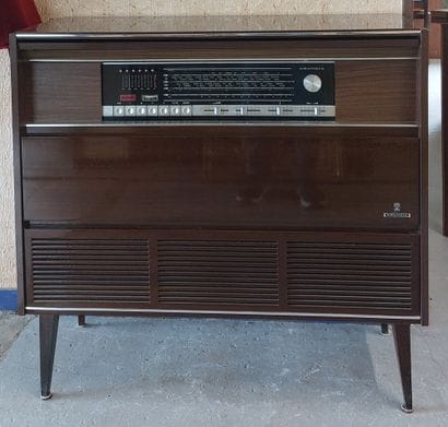 GRUNDIG

Meuble radio Verdi 4

Années 70

H...