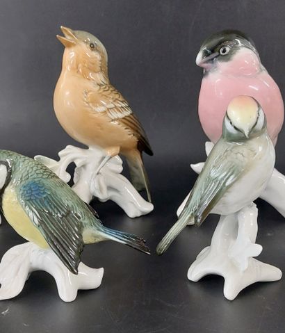 KARL ENS

Huit oiseaux en porcelaine polychrome

H...