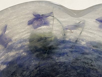 DAUM NANCY

Glass goblet with a violet design...