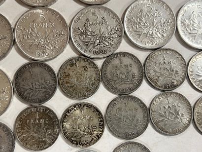 LOT de pièces en argent comprenant :

- 21...