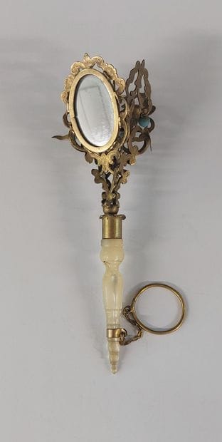 PORTE-BOUQUET en métal orné d'un miroir,...