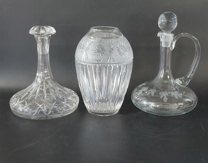 SET includes: 

- 1 decanter and 1 vase made...
