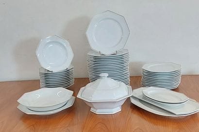 LIMOGES

Service de table, 54 pièces, en...