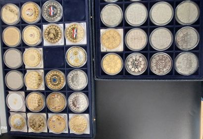 CLUB FRANÇAIS DE LA MEDAILLE :

- Coffret...