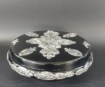 BOITE en verre fumé à décor de poissons en...