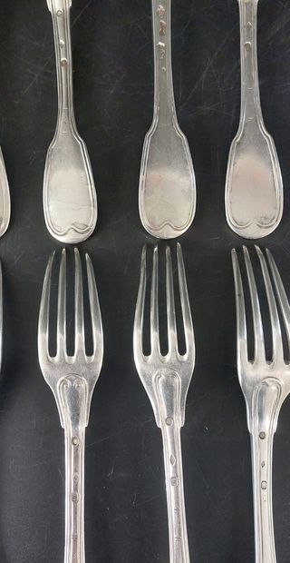 ENSEMBLE DE COUVERTS dépareillés en argent...