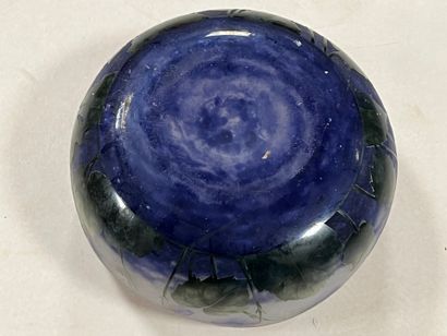 DAUM NANCY

Glass goblet with a violet design...