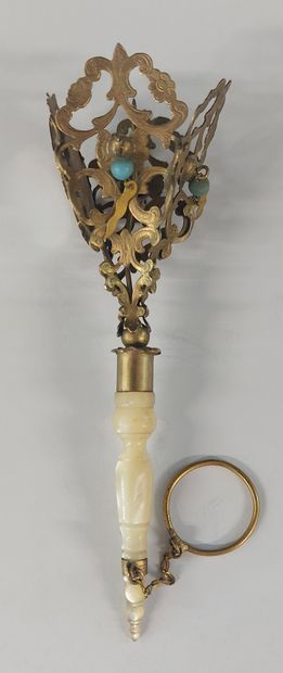 PORTE-BOUQUET en métal orné d'un miroir,...