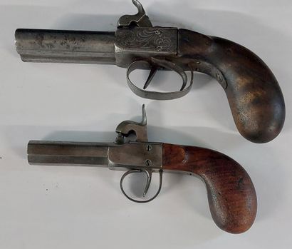 PISTOLET DE VOYAGE à coffre et à percussion,...