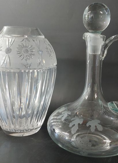 SET includes: 

- 1 decanter and 1 vase made...