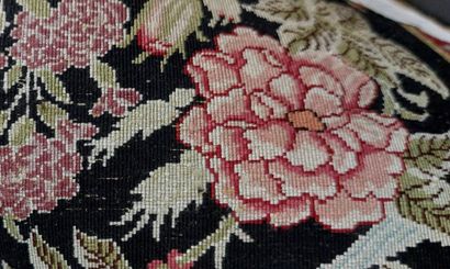 HEREKE

Petit tapis en soie fait main à décor...