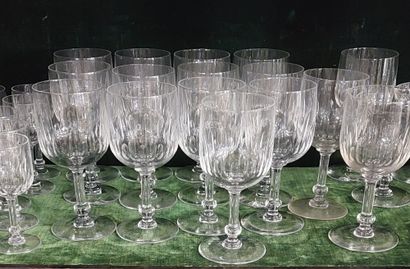 SERVICE DE VERRES en semi-cristal comprenant...