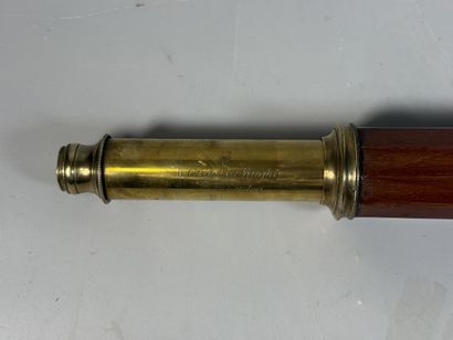 Longue-vue à un tirage,
Corps en bois terminé...