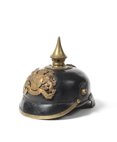 Casque à pointe bavarois modèle 1895.
Bombe...