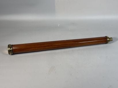 Longue-vue à un tirage,
Corps en bois terminé...