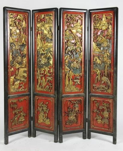 CHINE
Paravent en bois laqué rouge et or...