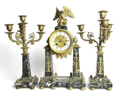 GARNITURE DE CHEMINEE en marbre vert et bonze...