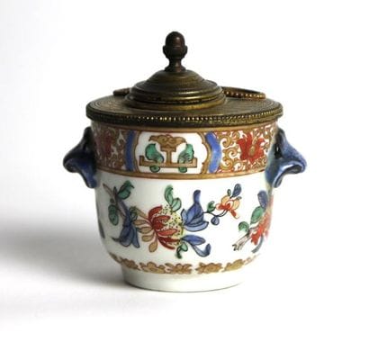 COMPAGNIE DES INDES Encrier en porcelaine...