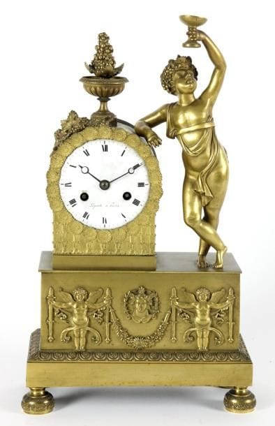 PENDULE BORNE en bronze doré et ciselé à...