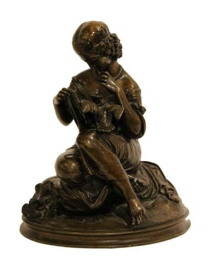 SUJET en bronze patiné représentant un jeune...