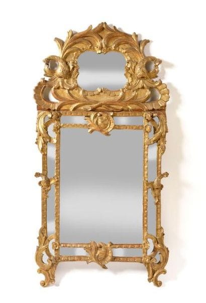 MIROIR A PARECLOSES en bois doré mouluré...