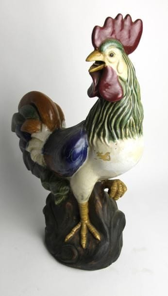 GRAND COQ en faience polychrome. Haut: 54...