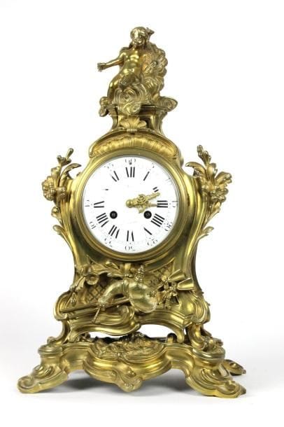 PENDULE DE CHEMINEE de forme mouvementée,...