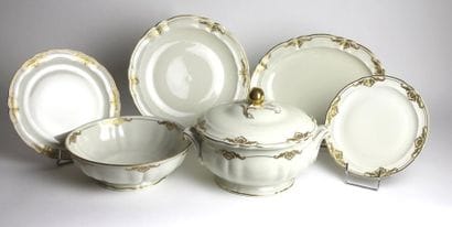 BERNARDAUD
Service de vaisselle modèle coquille...