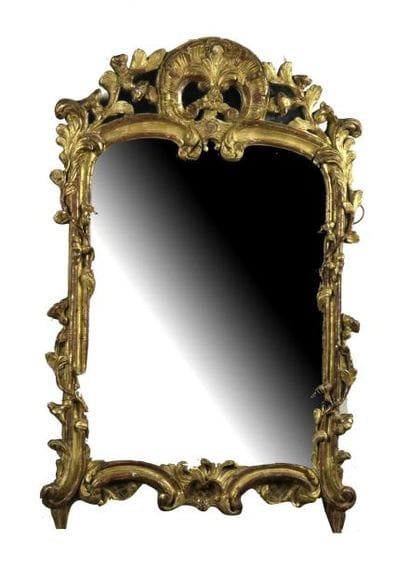 MIROIR en bois doré mouluré et sculpté de...