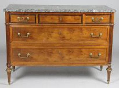 COMMODE en placage d'acajou à cinq tiroirs...