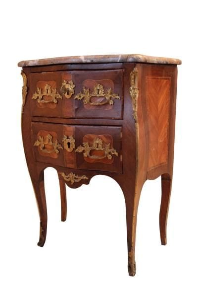 PETITE COMMODE à façade et côtés galbés en...