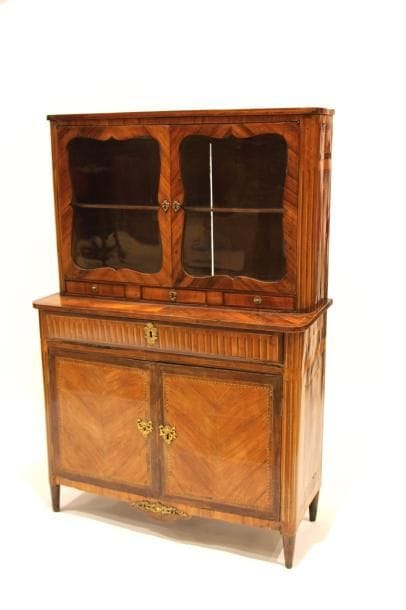 VITRINE en bois de placage et marqueterie...