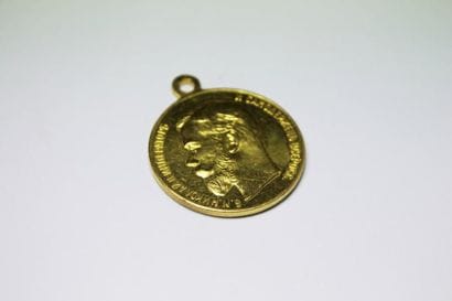 PIECE en or jaune, Montée en pendentif. Russe....