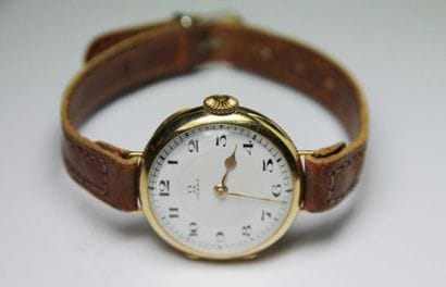 OMEGA
MONTRE en or jaune au boitier de montre...