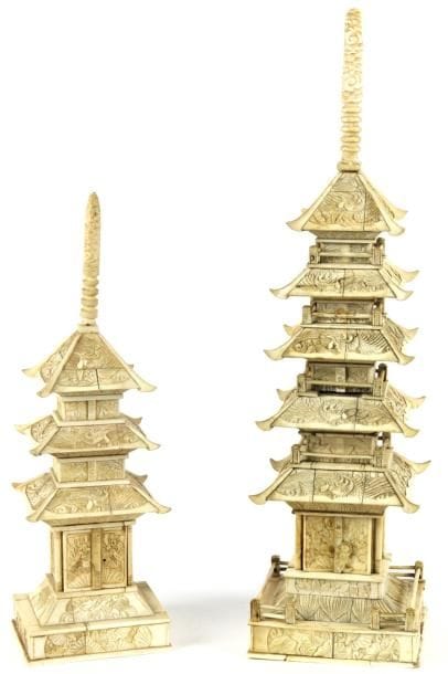 JAPON
Epoque MEIJI (1868 - 1912) Deux pagodes...