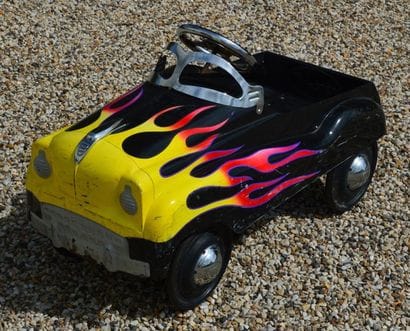 Voiture à pedales 