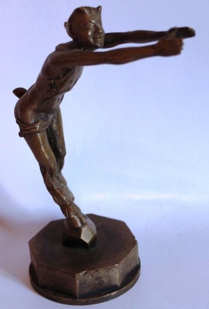 “Faune”
Mascotte en bronze, patine bronze....
