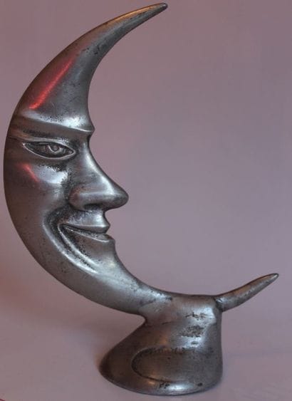 “Lune qui rit”
Mascotte en aluminium d’origine...