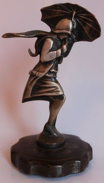“Femme au parapluie”
Mascotte attribuée à...